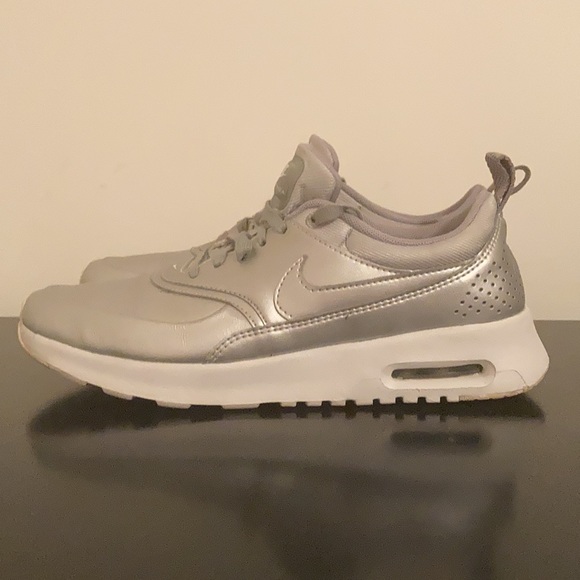 🆒🚺 NIKE AIR MAX IN METALLIC SILVER 🚺🆒 - Picture 11 of 16